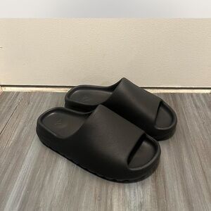 Black Yeezy Slides